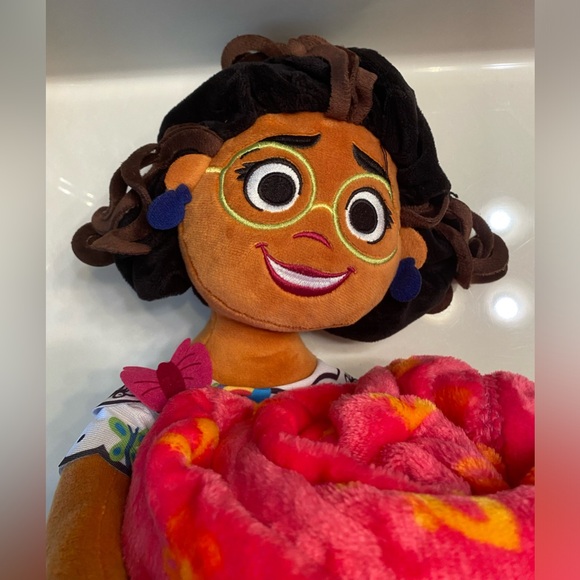 Disney Encanto blanket and doorables set - Picture 4 of 14